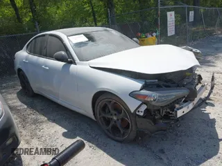 2019 Alfa Romeo Giulia z VIN ZARFAMAN3K7622360, wystawiony jako IAAI lot #42017395 z przebiegiem 40 459 mil mil oraz . Historia ofert i sprzedaży dostępna na DreamBid. Obrazek 1.