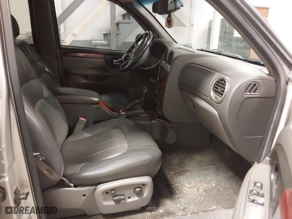 2004 GMC Envoy SLE with VIN 1GKDT13S842217581, listed as a IAAI auction lot 41445234 with 170,310 mi miles. Bid and sale history available at carsss.com. Image 5.