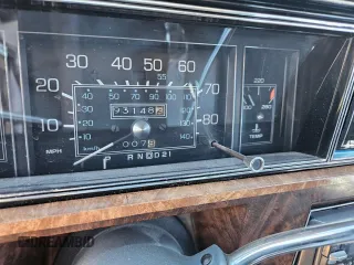 1985 Oldsmobile Toronado Custom Brougham z VIN 1G3EZ57Y7FE330055, wystawiony jako Copart lot #43433285 z przebiegiem 931 486 mil mil oraz Tytuł czysty. Historia ofert i sprzedaży dostępna na DreamBid. Obrazek 8.