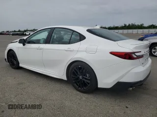 2025 Toyota Camry LE z VIN 4T1DAACK6SU021704, wystawiony jako Copart lot #53556115 z przebiegiem 2 600 mil mil oraz Szkoda całkowita • Salvage title. Historia ofert i sprzedaży dostępna na DreamBid. Obrazek 2.