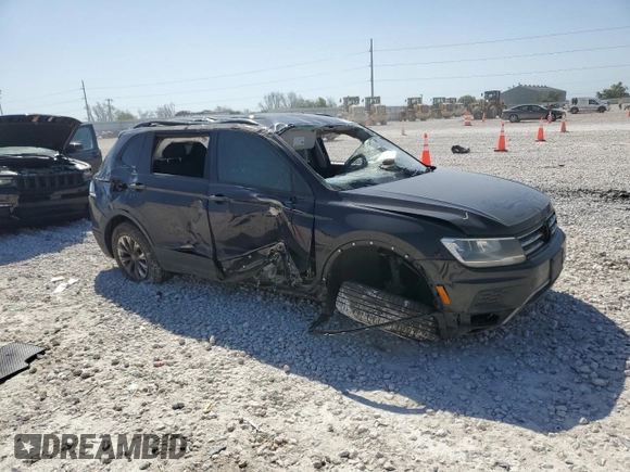 2018 Volkswagen Tiguan S z VIN 3VV1B7AX6JM147216, wystawiony jako Copart lot #52449345 z przebiegiem Nie podano mil oraz Szkoda całkowita • Salvage title. Historia ofert i sprzedaży dostępna na DreamBid. Obrazek 4.