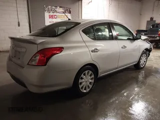 2017 Nissan Versa SV z VIN 3N1CN7AP6HK451461, wystawiony jako IAAI lot #41353549 z przebiegiem 108 075 mil mil oraz . Historia ofert i sprzedaży dostępna na DreamBid. Obrazek 4.