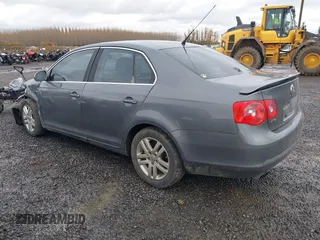 2007 Volkswagen Jetta Wolfsburg Edition с VIN 3VWEF71K07M187242, выставлен на аукционе IAAI как лот 40911182 с пробегом 144 067 миль миль и . История ставок и продаж доступна на DreamBid. Изображение 3.