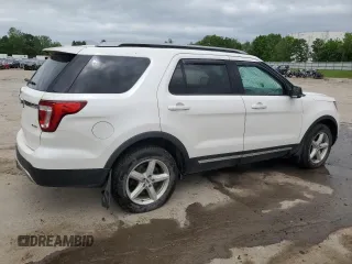 2017 Ford Explorer XLT z VIN 1FM5K8D8XHGC74397, wystawiony jako Copart lot #61139475 z przebiegiem 99 580 mil mil oraz Szkoda całkowita • Salvage title. Historia ofert i sprzedaży dostępna na DreamBid. Obrazek 3.