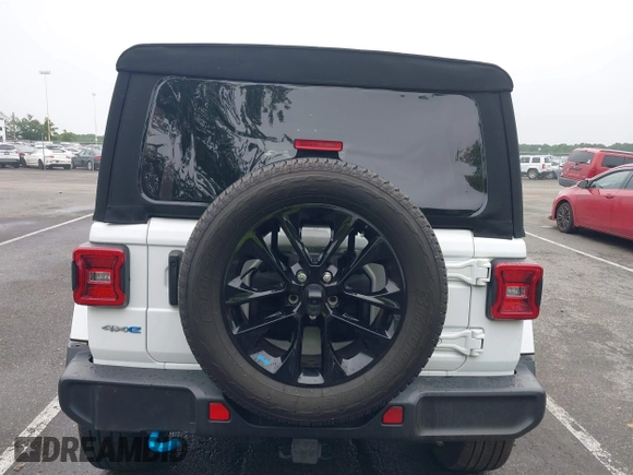 2022 Jeep Wrangler Unlimited Sahara with VIN 1C4JJXP69NW229124, listed as a IAAI auction lot 42525560 with 45,857 mi miles and . Bid and sale history available at DreamBid. Image 16.