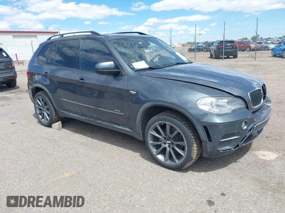 2012 BMW X5 35i z VIN 5UXZV4C53CL987556, wystawiony jako IAAI lot #42297756 z przebiegiem 190 922 mil mil oraz . Historia ofert i sprzedaży dostępna na DreamBid. Obrazek 1.
