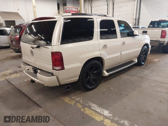 2003 Cadillac Escalade z VIN 1GYEK63N53R162632, wystawiony jako IAAI lot #41542627 z przebiegiem 147 577 mil mil oraz . Historia ofert i sprzedaży dostępna na DreamBid. Obrazek 4.
