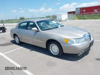 1999 Lincoln Town Car Executive with VIN 1LNHM81W4XY681070, listed as a IAAI auction lot 42645503 with 22,633 mi miles and . Bid and sale history available at DreamBid. Image 1.