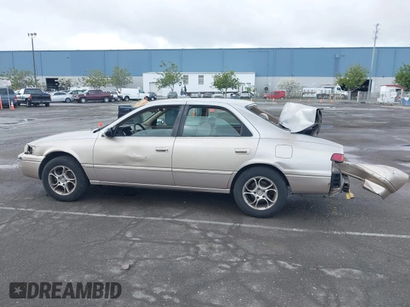 1997 Toyota Camry LE z VIN 4T1BF22K8VU916373, wystawiony jako IAAI lot #41915751 z przebiegiem 259 818 mil mil oraz . Historia ofert i sprzedaży dostępna na DreamBid. Obrazek 13.