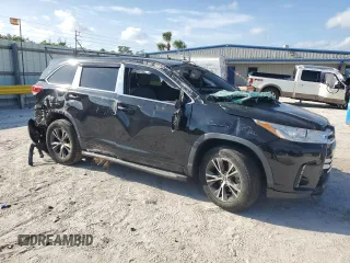 2018 Toyota Highlander LE with VIN 5TDZARFH8JS041397, listed as a Copart auction lot 60262295 with 92,526 mi miles and Salvage title. Bid and sale history available at DreamBid. Image 4.