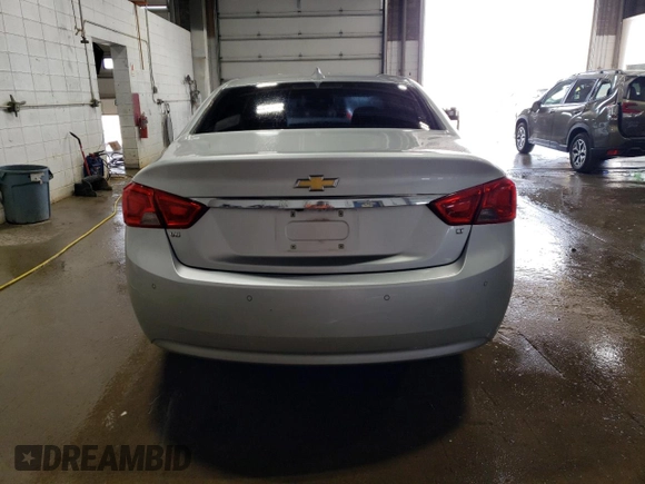 2016 Chevrolet Impala LT z VIN 2G1115S39G9178777, wystawiony jako Copart lot #56921855 z przebiegiem 175 037 mil mil oraz Szkoda całkowita • Salvage title. Historia ofert i sprzedaży dostępna na DreamBid. Obrazek 6.