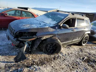 2015 Jeep Cherokee Trailhawk z VIN 1C4PJMBS2FW593738, wystawiony jako Copart lot #41886485 z przebiegiem 114 016 mil mil oraz Szkoda całkowita • Salvage title. Historia ofert i sprzedaży dostępna na DreamBid. Obrazek 1.