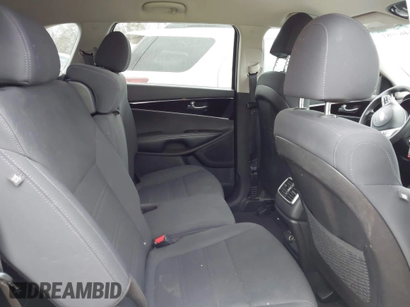 2019 Kia Sorento LX with VIN 5XYPG4A35KG577548, listed as a IAAI auction lot 41463981 with 74,260 mi miles. Bid and sale history available at carsss.com. Image 8.