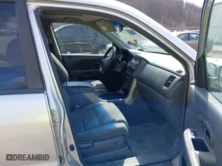 2008 Honda Pilot SE with VIN 5FNYF18388B018930, listed as a IAAI auction lot 41787945 with 236,890 mi miles. Bid and sale history available at carsss.com. Image 5.