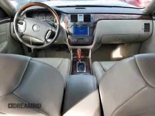 2010 Cadillac DTS 1SD z VIN 1G6KH5EY8AU108702, wystawiony jako Copart lot #76286984 z przebiegiem 177 455 mil mil oraz Szkoda całkowita • Salvage title. Historia ofert i sprzedaży dostępna na DreamBid. Obrazek 8.