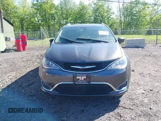 2018 Chrysler Pacifica Touring L with VIN 2C4RC1BG1JR112084, listed as a IAAI auction lot 42206441 with 163,952 mi miles and . Bid and sale history available at DreamBid. Image 6.