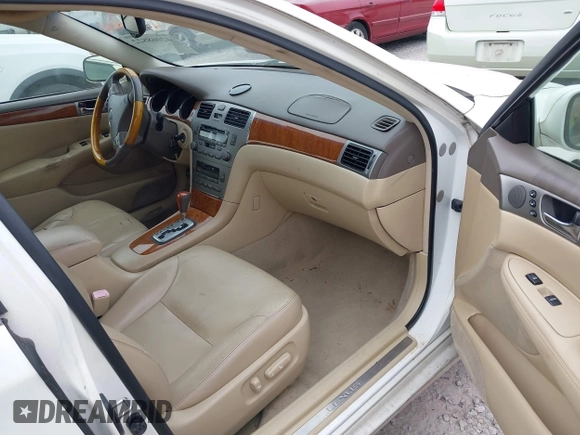 2005 Lexus ES 330 with VIN JTHBA30G355104818, listed as a IAAI auction lot 42068822 with 162,043 mi miles. Bid and sale history available at carsss.com. Image 5.