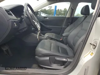 2011 Volkswagen Jetta SE z VIN 3VWDX7AJ0BM319621, wystawiony jako Copart lot #58808615 z przebiegiem 65 829 mil mil oraz Szkoda całkowita • Salvage title. Historia ofert i sprzedaży dostępna na DreamBid. Obrazek 7.