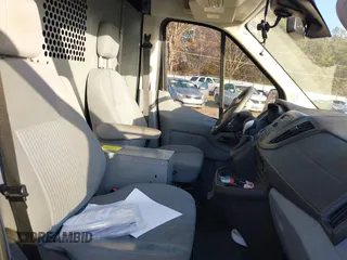 2015 Ford Transit Cargo с VIN 1FTYR2CM2FKA84211, выставлен на аукционе IAAI как лот 41091592 с пробегом 140 770 миль миль и . История ставок и продаж доступна на DreamBid. Изображение 5.