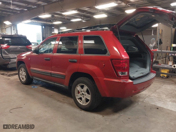 2005 Jeep Grand Cherokee Laredo with VIN 1J4HR48N45C539639, listed as a IAAI auction lot 41890163 with 84,470 mi miles. Bid and sale history available at carsss.com. Image 3.