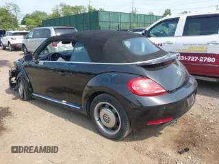 2013 Volkswagen Beetle 2.5L z VIN 3VW5X7AT5DM805978, wystawiony jako IAAI lot #42429397 z przebiegiem 62 408 mil mil oraz . Historia ofert i sprzedaży dostępna na DreamBid. Obrazek 3.