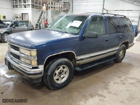 1997 Chevrolet Tahoe with VIN 1GNEK13RXVJ386600, listed as a IAAI auction lot 41917523 with 286,395 mi miles. Bid and sale history available at carsss.com. Image 2.