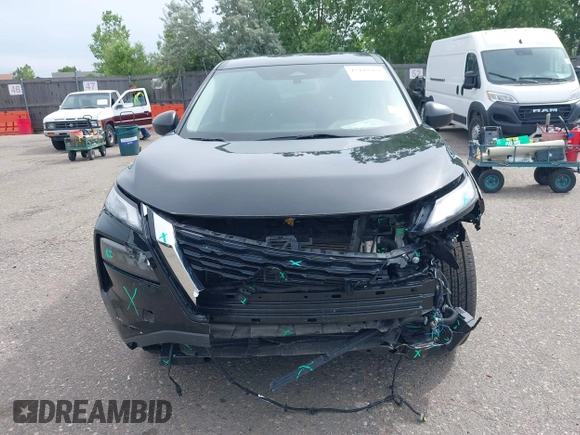 2023 Nissan Rogue S z VIN 5N1BT3AA1PC899142, wystawiony jako IAAI lot #42449369 z przebiegiem 48 754 mil mil oraz . Historia ofert i sprzedaży dostępna na DreamBid. Obrazek 12.