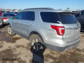 2017 Ford Explorer XLT with VIN 1FM5K8DH4HGD57405, listed as a IAAI auction lot 41461985 with 137,533 mi miles. Bid and sale history available at carsss.com. Image 3.