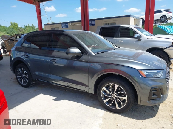 2024 Audi Q5 S line Premium z VIN WA1GAAFY5R2109175, wystawiony jako IAAI lot #41938991 z przebiegiem 7133 mil mil oraz . Historia ofert i sprzedaży dostępna na DreamBid. Obrazek 14.