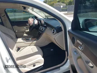 2019 Mercedes-Benz GLC 300 z VIN WDC0G4JB3K1000651, wystawiony jako IAAI lot #41936383 z przebiegiem 117 752 mil mil oraz . Historia ofert i sprzedaży dostępna na DreamBid. Obrazek 5.