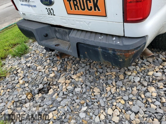 2008 Ford F-250 XL z VIN 1FTNF20508EB07382, wystawiony jako IAAI lot #42521031 z przebiegiem 123 755 mil mil oraz . Historia ofert i sprzedaży dostępna na DreamBid. Obrazek 8.