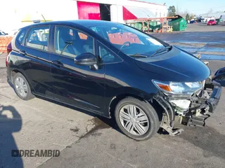 2019 Honda Fit LX with VIN 3HGGK5H46KM735161, listed as a IAAI auction lot 41338424 with 59,260 mi miles. Bid and sale history available at carsss.com. Image 1.