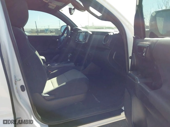 2020 Toyota Tacoma 4WD SR5 with VIN 3TMCZ5AN0LM350742, listed as a IAAI auction lot 41813786 with 84,109 mi miles. Bid and sale history available at carsss.com. Image 5.
