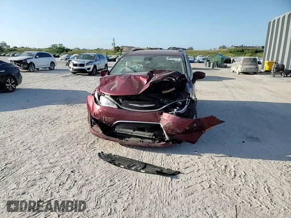 2020 Chrysler Pacifica Touring L z VIN 2C4RC1BG7LR135565, wystawiony jako Copart lot #54108915 z przebiegiem 62 639 mil mil oraz Nie do naprawy • Non repairable. Historia ofert i sprzedaży dostępna na DreamBid. Obrazek 14.