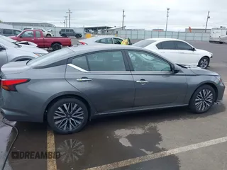 2024 Nissan Altima SV z VIN 1N4BL4DV4RN385646, wystawiony jako IAAI lot #42422125 z przebiegiem 27 335 mil mil oraz . Historia ofert i sprzedaży dostępna na DreamBid. Obrazek 13.