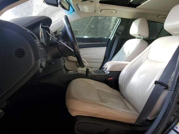 2017 Chrysler 300 Limited z VIN 2C3CCAAG9HH662337, wystawiony jako Copart lot #43659215 z przebiegiem 146 636 mil mil oraz Szkoda całkowita • Salvage title. Historia ofert i sprzedaży dostępna na DreamBid. Obrazek 7.