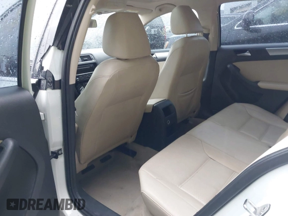 2015 Volkswagen Jetta SE с VIN 3VWD17AJ2FM309891, выставлен на аукционе IAAI как лот 42657281 с пробегом 134 046 миль миль и . История ставок и продаж доступна на DreamBid. Изображение 8.