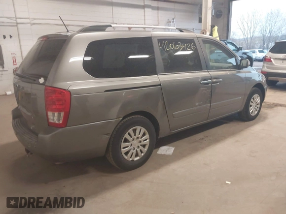 2011 Kia Sedona LX with VIN KNDMG4C78B6363742, listed as a IAAI auction lot 42063426 with 199,828 mi miles. Bid and sale history available at carsss.com. Image 4.