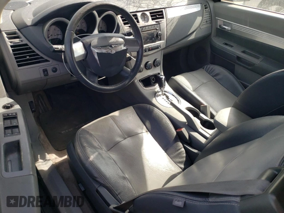 2008 Chrysler Sebring Touring z VIN 1C3LC55R88N145038, wystawiony jako Copart lot #57938415 z przebiegiem 120 291 mil mil oraz Szkoda całkowita • Salvage title. Historia ofert i sprzedaży dostępna na DreamBid. Obrazek 8.