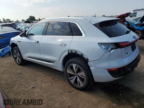 2024 Audi Q8 e-tron Premium z VIN WA14AAGE2RB015813, wystawiony jako Copart lot #61265424 z przebiegiem 1 315 mil mil oraz Szkoda całkowita • Salvage title. Historia ofert i sprzedaży dostępna na DreamBid. Obrazek 2.