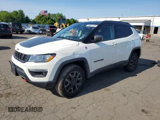 2019 Jeep Compass Trailhawk z VIN 3C4NJDDBXKT671249, wystawiony jako Copart lot #58927225 z przebiegiem Nie podano mil oraz Szkoda całkowita • Salvage title. Historia ofert i sprzedaży dostępna na DreamBid. Obrazek 1.