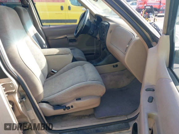 1997 Ford Explorer Eddie Bauer z VIN 1FMDU32X8VZC30353, wystawiony jako IAAI lot #42259734 z przebiegiem 249 106 mil mil oraz . Historia ofert i sprzedaży dostępna na DreamBid. Obrazek 5.