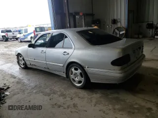 2000 Mercedes-Benz E-Class with VIN WDBJF70J7YB142395, listed as a Copart auction lot 53849225 with 138,289 mi miles and Clean Title. Bid and sale history available at carsss.com. Image 2.