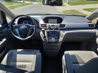 2017 Honda Odyssey Touring z VIN 5FNRL5H91HB008068, wystawiony jako Copart lot #49853805 z przebiegiem 33 521 mil mil oraz Czysty tytuł • Clean title. Historia ofert i sprzedaży dostępna na DreamBid. Obrazek 9.