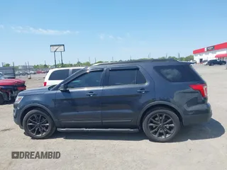 2017 Ford Explorer XLT z VIN 1FM5K8D8XHGA86463, wystawiony jako IAAI lot #42043922 z przebiegiem 83 025 mil mil oraz . Historia ofert i sprzedaży dostępna na DreamBid. Obrazek 14.
