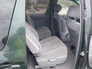 2000 Toyota Sienna LE with VIN 4T3ZF13C9YU258526, listed as a IAAI auction lot 42095633 with 133,871 mi miles. Bid and sale history available at carsss.com. Image 8.