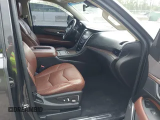 2016 Cadillac Escalade Premium Collection z VIN 1GYS4CKJ7GR260450, wystawiony jako IAAI lot #42542124 z przebiegiem 85 513 mil mil oraz . Historia ofert i sprzedaży dostępna na DreamBid. Obrazek 5.