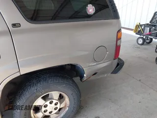 2001 Chevrolet Tahoe LT with VIN 1GNEK13T91J286994, listed as a IAAI auction lot 41416029 with 203,341 mi miles. Bid and sale history available at carsss.com. Image 6.