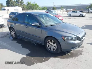 2007 Volvo S40 2.4L with VIN YV1MS390X72262259, listed as a IAAI auction lot 42092033 with 103,153 mi miles. Bid and sale history available at carsss.com. Image 1.
