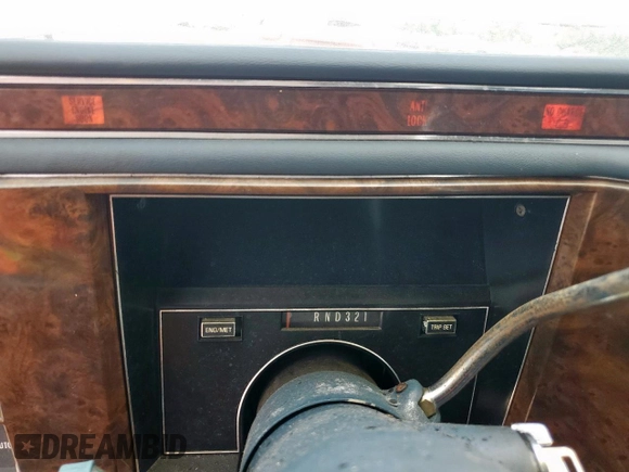 1990 Cadillac Brougham z VIN 1G6DW5473LR712137, wystawiony jako Copart lot #57914885 z przebiegiem Nie podano mil oraz Tytuł czysty. Historia ofert i sprzedaży dostępna na DreamBid. Obrazek 9.